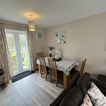Newts Place - Part Of The The Bay Village With Pool, Gym And Direct Access, Pub, Restaurant, Tennis And Meadows Walks *