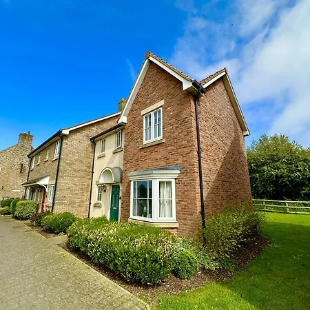 Dom wakacyjny Newts Place - Part Of The The Bay Village With Pool, Gym And Direct Access, Pub, Restaurant, Tennis And Meadows Walks *
