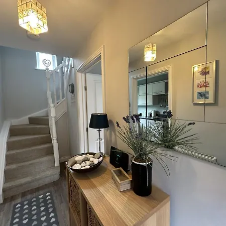 Newts Place - Part Of The The Bay Village With Pool, Gym And Direct Access, Pub, Restaurant, Tennis And Meadows Walks 펜션 파일리