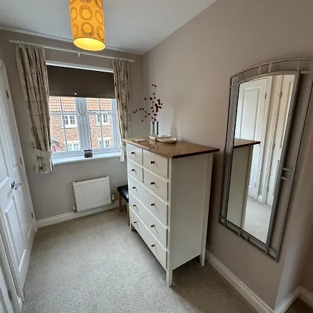 Newts Place Cottage - Part Of The The Bay Filey Holiday Village With Pool, Gym And Direct Beach Access, Pub, Restaurant, Tennis And Meadows Walks *