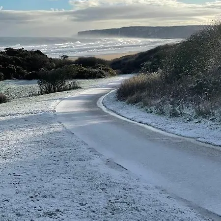 Newts Place Cottage - Part Of The The Bay Filey Holiday Village With Pool, Gym And Direct Beach Access, Pub, Restaurant, Tennis And Meadows Walks *