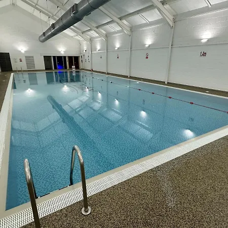 펜션 Newts Place - Part Of The The Bay Village With Pool, Gym And Direct Access, Pub, Restaurant, Tennis And Meadows Walks 파일리