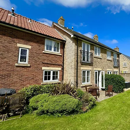 Newts Place Cottage - Part Of The The Bay Filey Holiday Village With Pool, Gym And Direct Beach Access, Pub, Restaurant, Tennis And Meadows Walks *