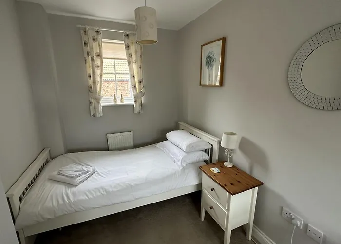 Newts Place - Part Of The The Bay Village With Pool, Gym And Direct Access, Pub, Restaurant, Tennis And Meadows Walks * Filey