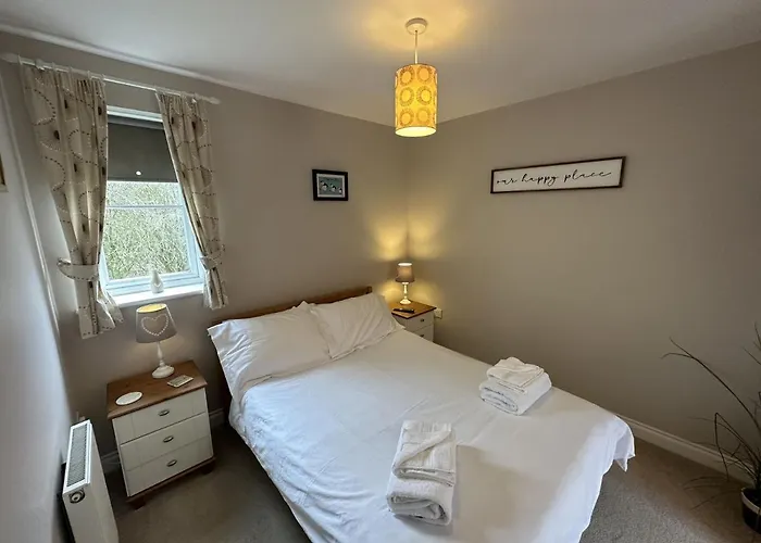 Newts Place - Part Of The The Bay Village With Pool, Gym And Direct Access, Pub, Restaurant, Tennis And Meadows Walks Hébergement de vacances *