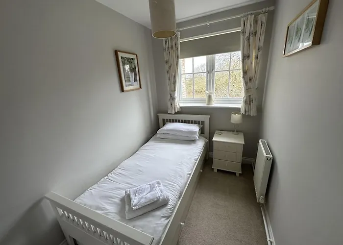 Hébergement de vacances Newts Place - Part Of The The Bay Village With Pool, Gym And Direct Access, Pub, Restaurant, Tennis And Meadows Walks