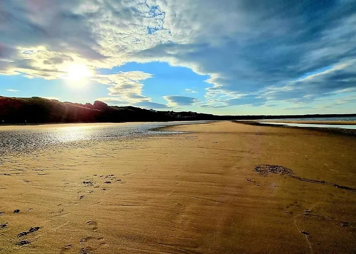 Newts Place - Part Of The The Bay Village With Pool, Gym And Direct Access, Pub, Restaurant, Tennis And Meadows Walks *