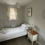 Newts Place - Part Of The The Bay Village With Pool, Gym And Direct Access, Pub, Restaurant, Tennis And Meadows Walks * Filey