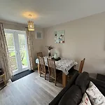 Newts Place - Part Of The The Bay Village With Pool, Gym And Direct Access, Pub, Restaurant, Tennis And Meadows Walks *