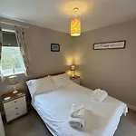 Newts Place - Part Of The The Bay Village With Pool, Gym And Direct Access, Pub, Restaurant, Tennis And Meadows Walks Holiday home *