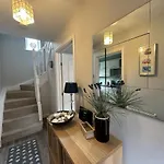 Newts Place - Part Of The The Bay Village With Pool, Gym And Direct Access, Pub, Restaurant, Tennis And Meadows Walks Holiday home Filey