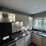 Newts Place - Part Of The The Bay Village With Pool, Gym And Direct Access, Pub, Restaurant, Tennis And Meadows Walks * Filey