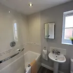 Newts Place - Part Of The The Bay Village With Pool, Gym And Direct Access, Pub, Restaurant, Tennis And Meadows Walks Filey