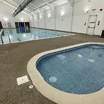 Newts Place - Part Of The The Bay Village With Pool, Gym And Direct Access, Pub, Restaurant, Tennis And Meadows Walks * Filey