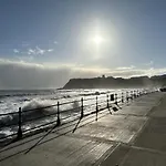 Newts Place - Part Of The The Bay Village With Pool, Gym And Direct Access, Pub, Restaurant, Tennis And Meadows Walks *