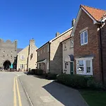 Newts Place - Part Of The The Bay Village With Pool, Gym And Direct Access, Pub, Restaurant, Tennis And Meadows Walks