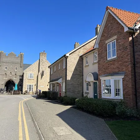 Newts Place - Part Of The The Bay Village With Pool, Gym And Direct Access, Pub, Restaurant, Tennis And Meadows Walks